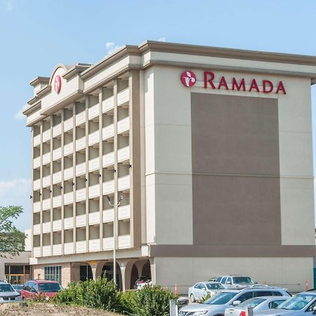 Hotel Ramada By Wyndham Edmonton South Exterior foto