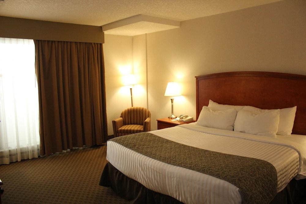 Hotel Ramada By Wyndham Edmonton South Exterior foto