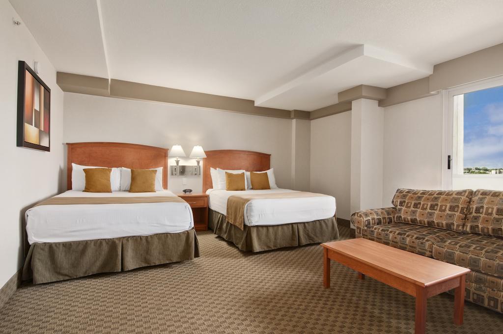 Hotel Ramada By Wyndham Edmonton South Zimmer foto