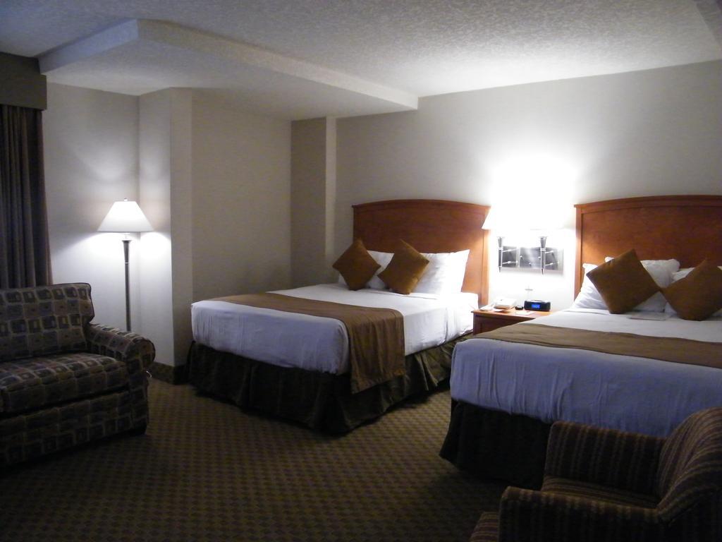Hotel Ramada By Wyndham Edmonton South Zimmer foto