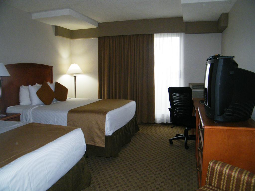 Hotel Ramada By Wyndham Edmonton South Zimmer foto