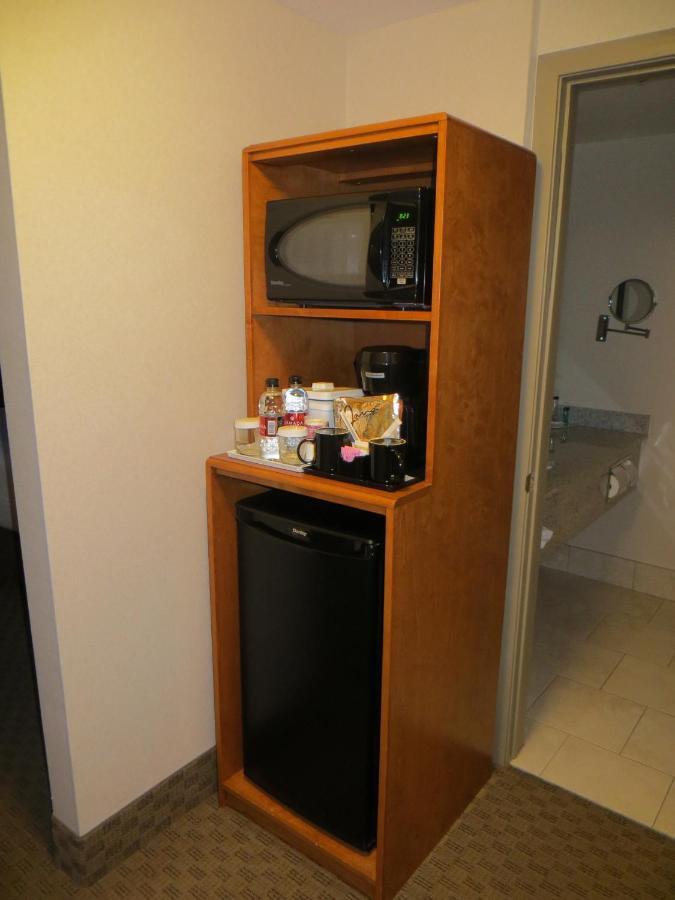 Hotel Ramada By Wyndham Edmonton South Zimmer foto